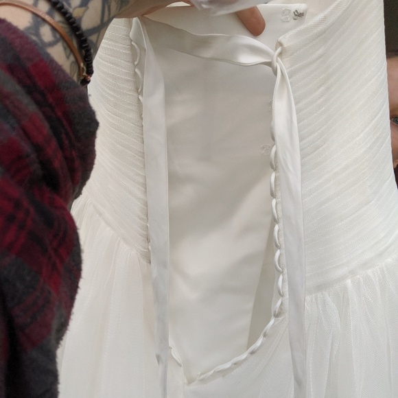 Davids bridal Wedding dress - Picture 2 of 8